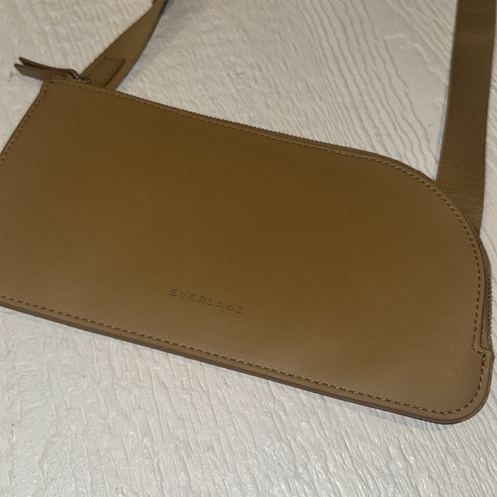 Everlane Cactus Leather Sling Crossbody Bag - Picture 3 of 12